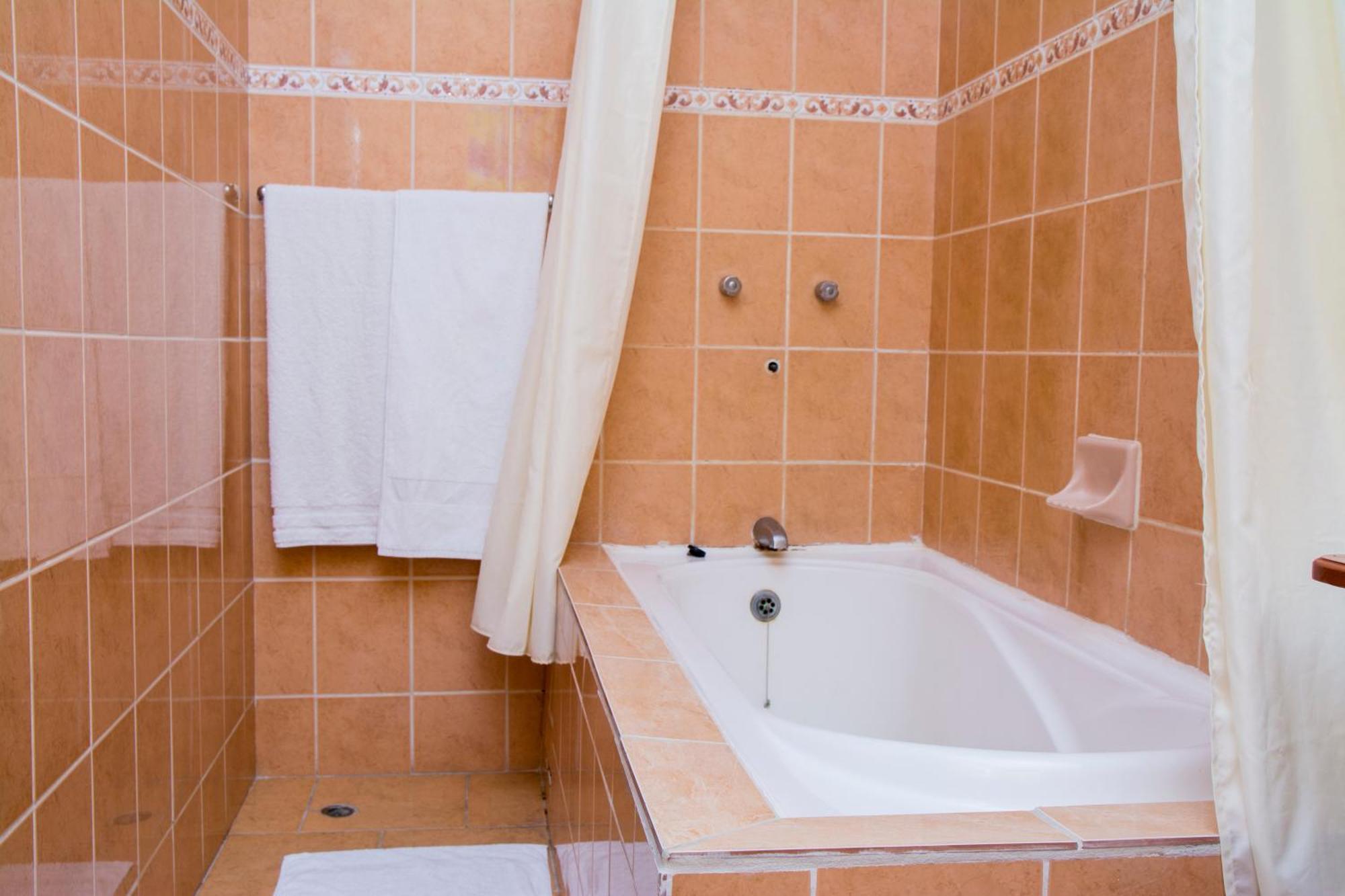 Windjammer International Cuisine & Comfort Inn Georgetown Pokoj fotografie