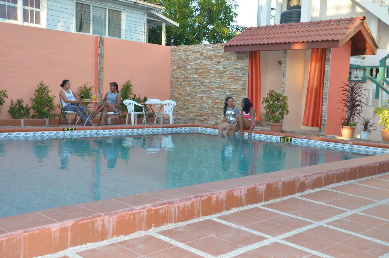 Windjammer International Cuisine & Comfort Inn Georgetown Exteriér fotografie